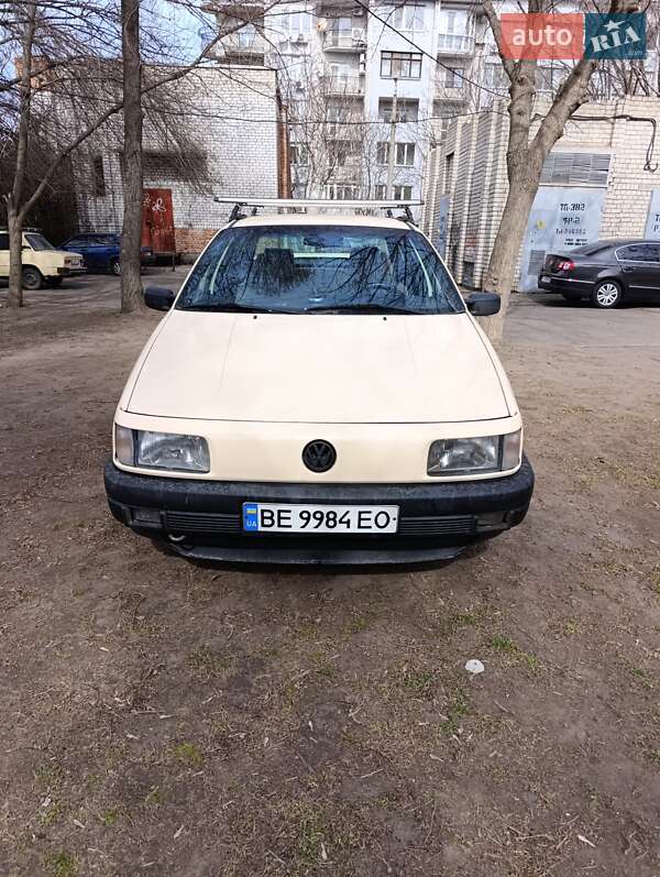 Седан Volkswagen Passat 1992 в 