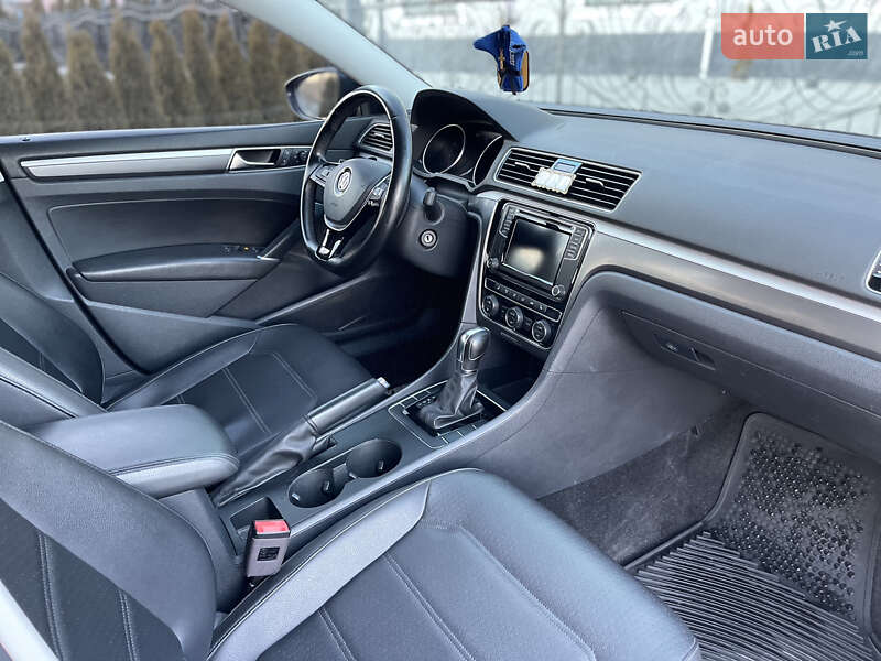 Седан Volkswagen Passat 2017 в Виннице