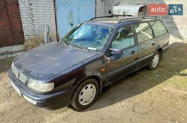 Универсал Volkswagen Passat 1994 в 