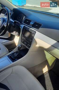 Седан Volkswagen Passat 2012 в Киеве