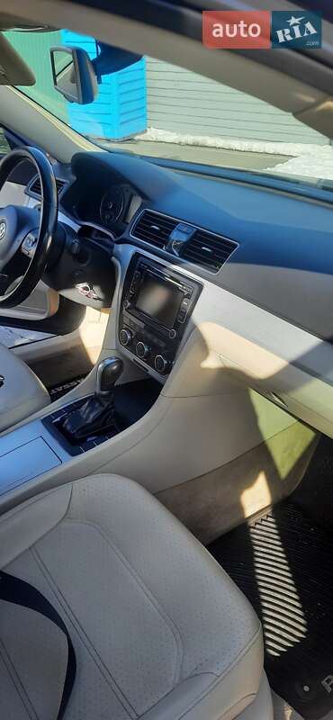 Седан Volkswagen Passat 2012 в Киеве