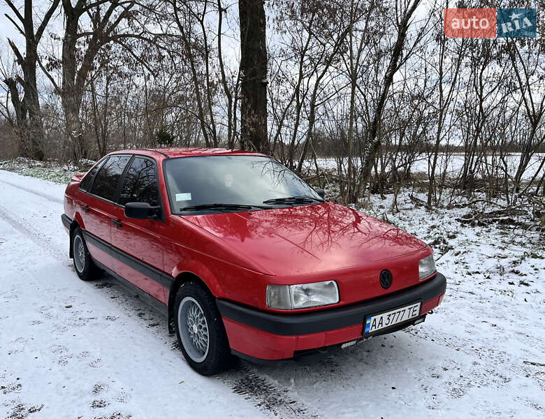 Седан Volkswagen Passat 1989 в Києві