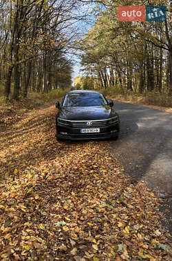 Седан Volkswagen Passat 2015 в Ильинцах