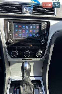 Седан Volkswagen Passat 2013 в 