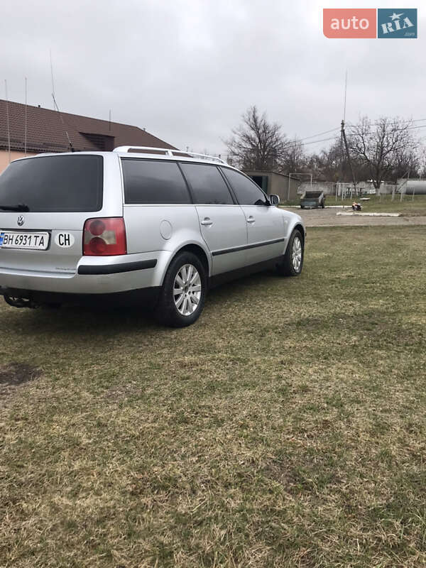 Універсал Volkswagen Passat 2001 в Окнах