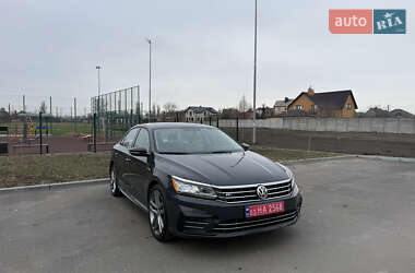 Седан Volkswagen Passat 2017 в 