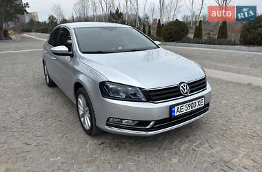 Седан Volkswagen Passat 2014 в Дніпрі