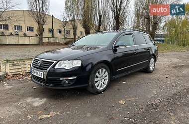 Універсал Volkswagen Passat 2010 в Надвірній