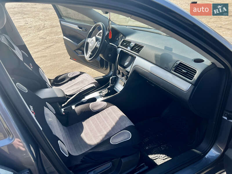 Седан Volkswagen Passat 2012 в Кропивницком