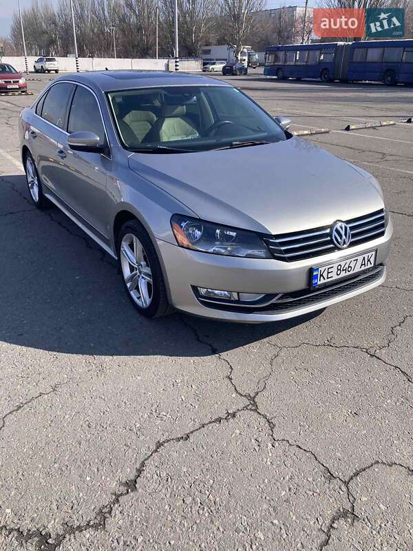 Седан Volkswagen Passat 2013 в Дніпрі