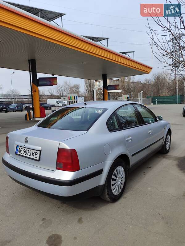 Седан Volkswagen Passat 1998 в Дніпрі