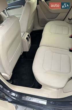 Универсал Volkswagen Passat 2011 в 