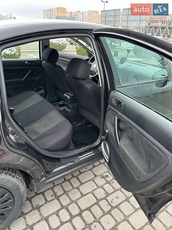 Седан Volkswagen Passat 2003 в Львове