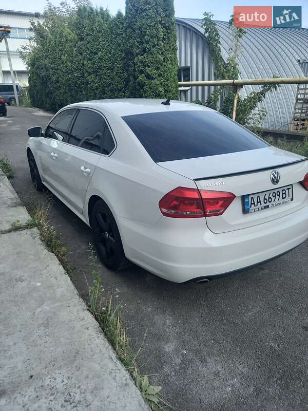 Седан Volkswagen Passat 2013 в Киеве