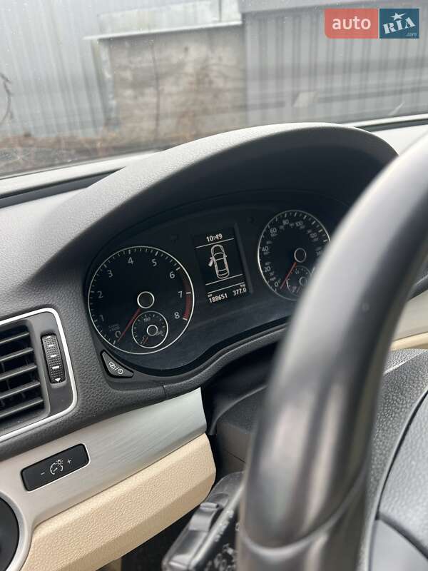 Седан Volkswagen Passat 2013 в Киеве