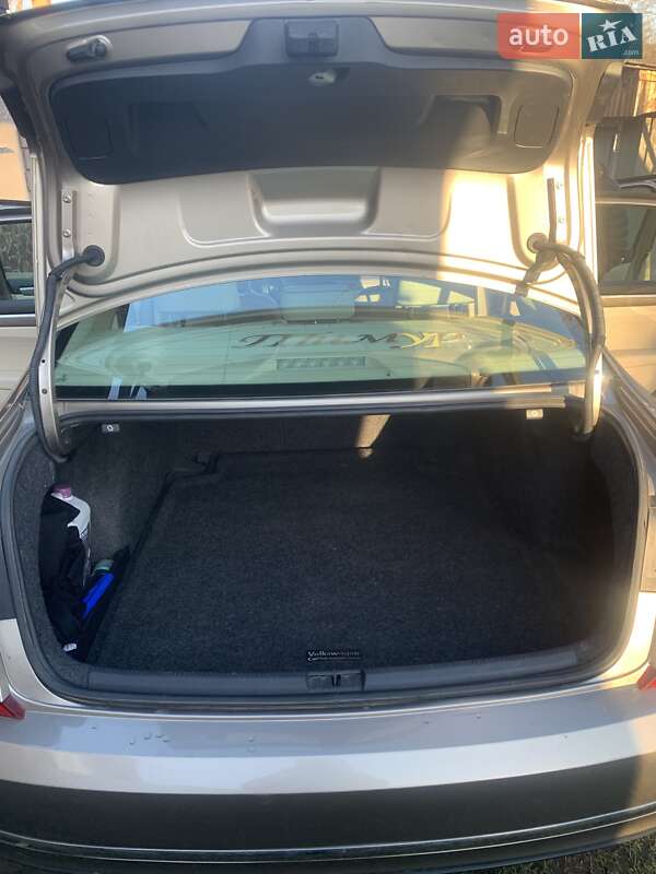 Седан Volkswagen Passat 2015 в Калуше