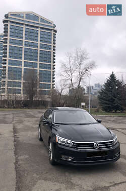 Седан Volkswagen Passat 2016 в Дніпрі