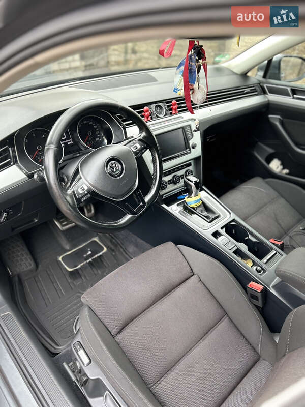 Універсал Volkswagen Passat 2015 в Харкові