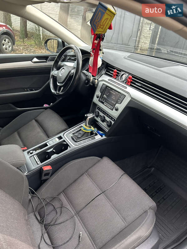 Універсал Volkswagen Passat 2015 в Харкові