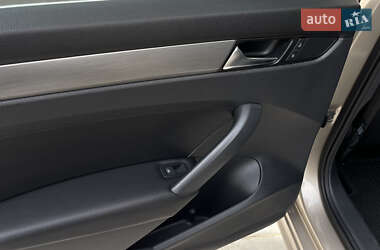 Седан Volkswagen Passat 2014 в Одессе