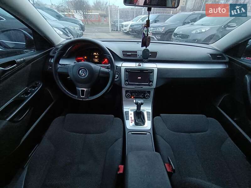 Седан Volkswagen Passat 2010 в Харькове
