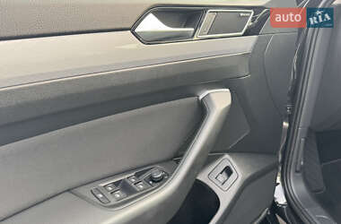 Універсал Volkswagen Passat 2021 в 