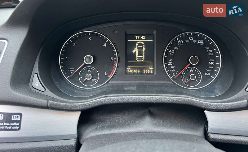Седан Volkswagen Passat 2012 в Ровно