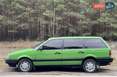 Універсал Volkswagen Passat 1992 в 