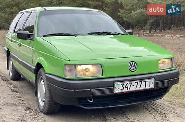 Універсал Volkswagen Passat 1992 в 
