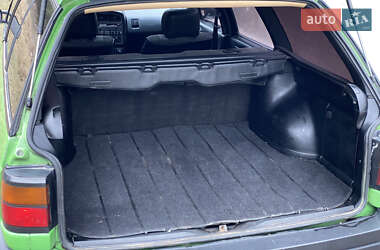 Універсал Volkswagen Passat 1992 в 