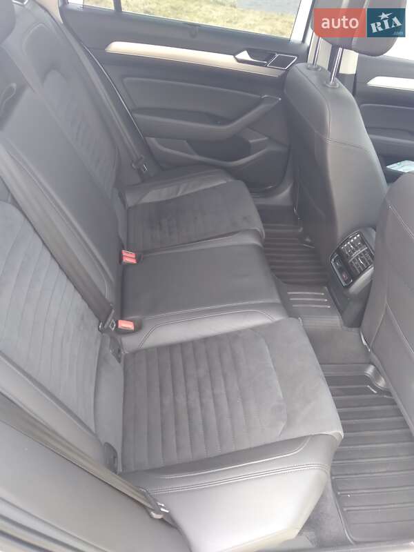 Универсал Volkswagen Passat 2015 в Хмельницком