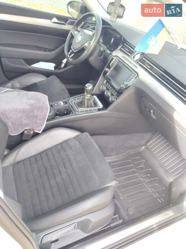 Универсал Volkswagen Passat 2015 в Хмельницком