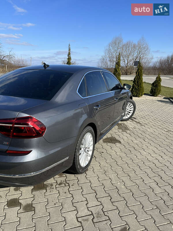 Седан Volkswagen Passat 2017 в Ужгороде