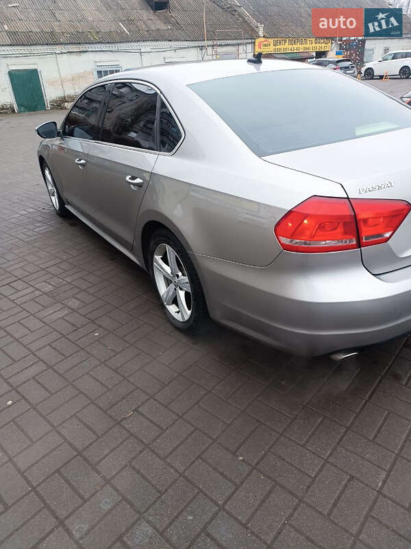 Седан Volkswagen Passat 2012 в Павлограді