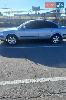 Седан Volkswagen Passat 2000 в 