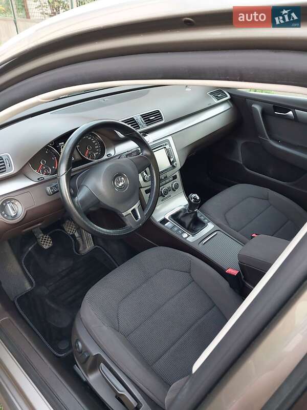 Седан Volkswagen Passat 2012 в Черкассах