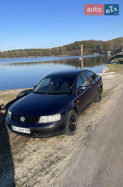 Седан Volkswagen Passat 1998 в Новояворовске