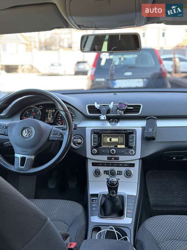 Универсал Volkswagen Passat 2014 в Киеве