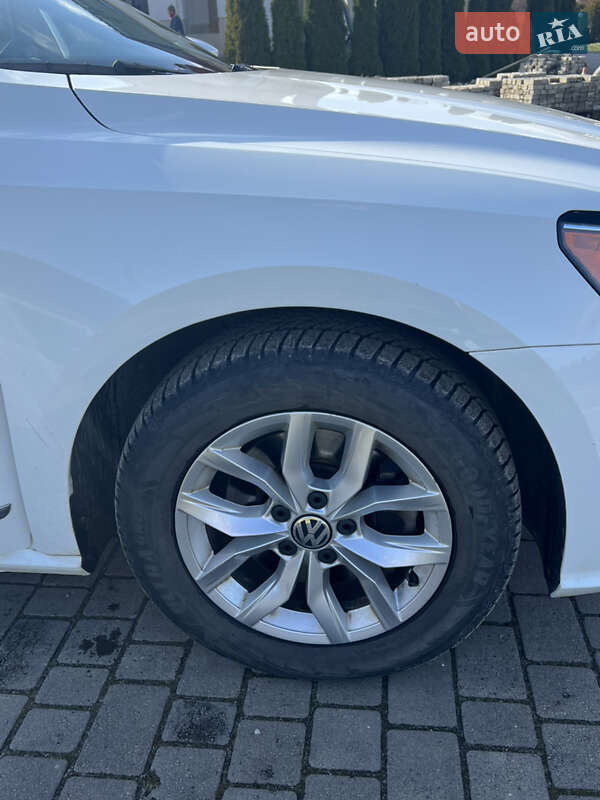 Седан Volkswagen Passat 2016 в Львові
