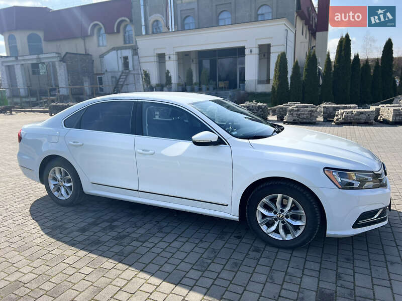 Седан Volkswagen Passat 2016 в Львові