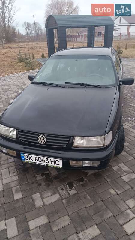 Седан Volkswagen Passat 1996 в Корце