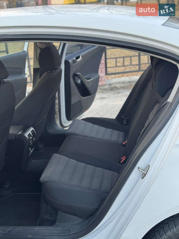 Седан Volkswagen Passat 2006 в Вараше