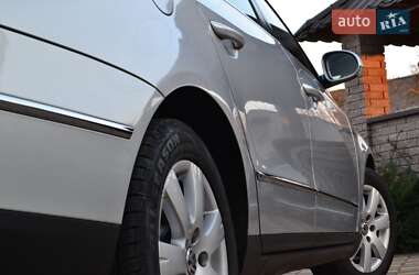 Седан Volkswagen Passat 2006 в Сарнах