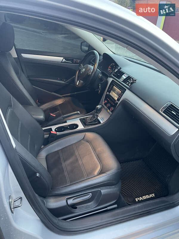 Седан Volkswagen Passat 2012 в Новояворовске