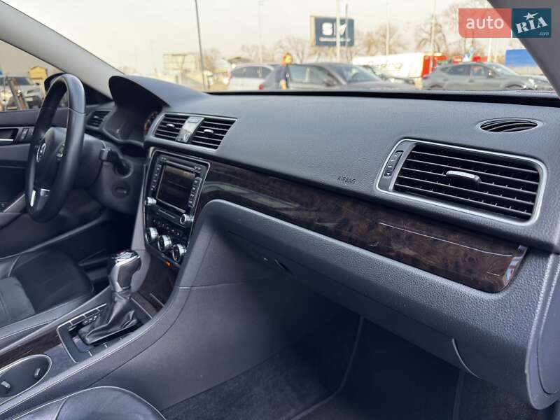 Седан Volkswagen Passat 2013 в Києві
