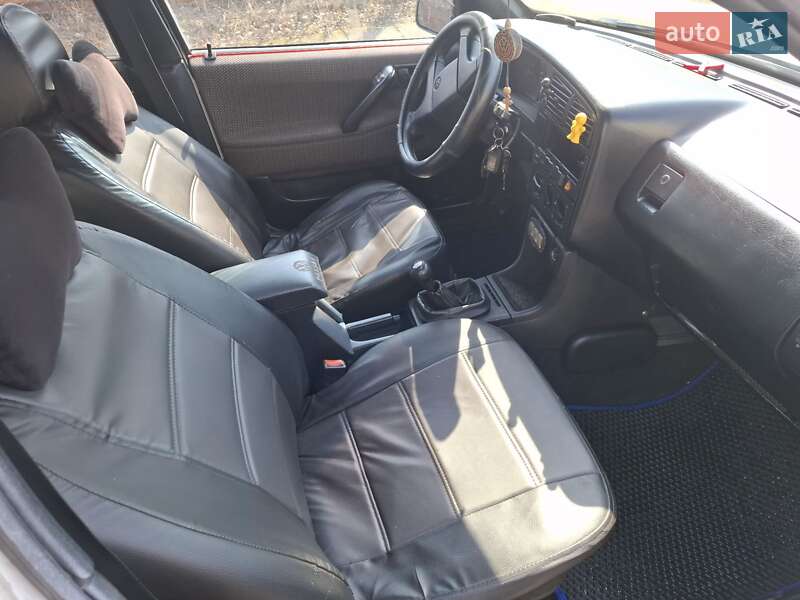 Седан Volkswagen Passat 1989 в Сумах