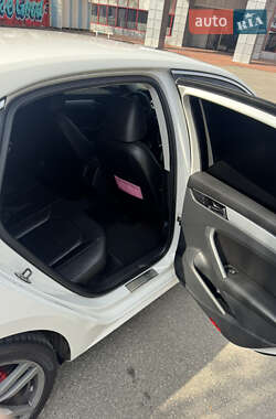 Седан Volkswagen Passat 2013 в 