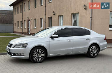 Седан Volkswagen Passat 2011 в 