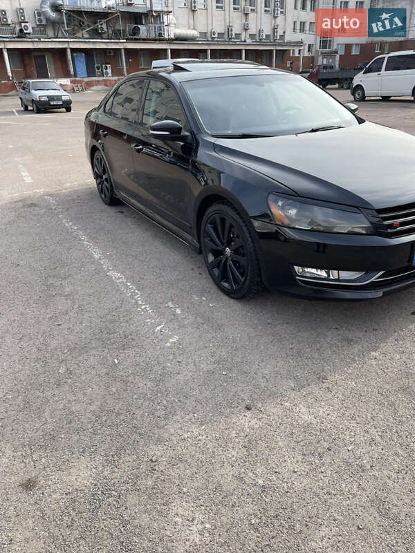 Седан Volkswagen Passat 2012 в Чернігові