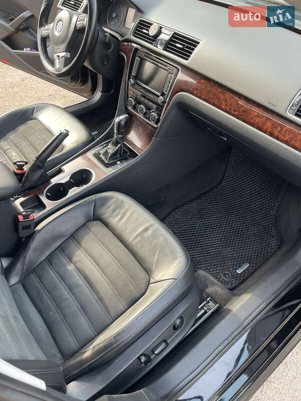 Седан Volkswagen Passat 2012 в Чернігові